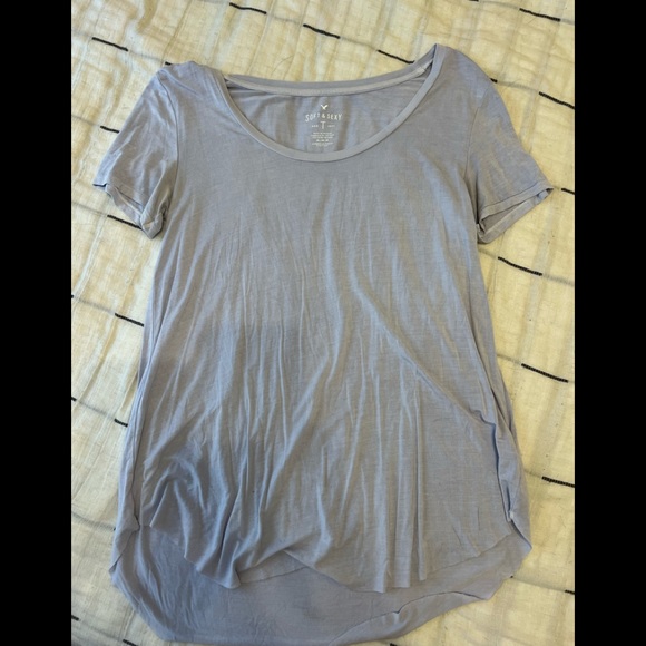 Medium AE soft & sexy tee! - Picture 1 of 3